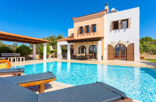 Kefalas Villa | 215 m² Villa ∙ 4 bedrooms ∙ 7 guests