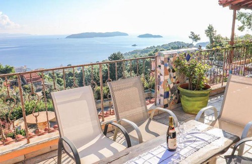 Achladies Apartment | 220 m² Apartment ∙ 5 bedrooms ∙ 8 guests