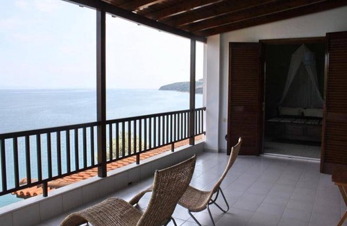 Kefalari House | 220 m² House ∙ 4 bedrooms ∙ 9 guests