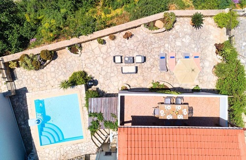 Kavallos House | 220 m² House ∙ 6 bedrooms ∙ 16 guests