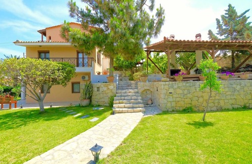 Karteros Villa | 220 m² Villa ∙ 5 bedrooms ∙ 11 guests