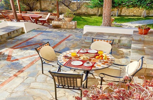 Karteros Villa | 220 m² Villa ∙ 5 bedrooms ∙ 11 guests
