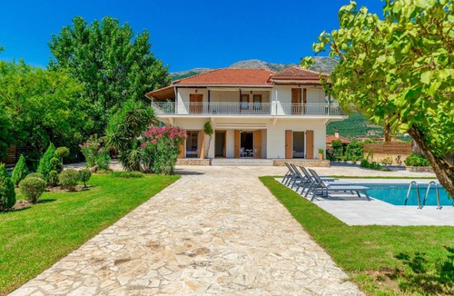 Pigadhakia Villa | 220 m² Villa ∙ 5 bedrooms ∙ 11 guests