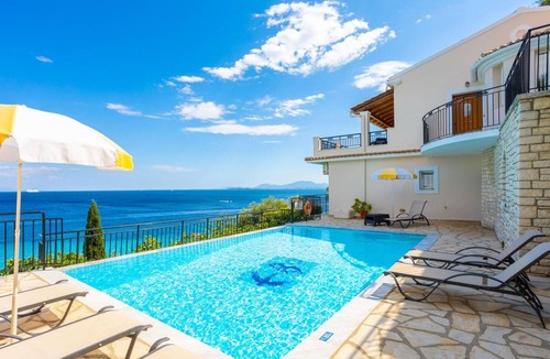 Katavolos Villa | 225 m² Villa ∙ 3 bedrooms ∙ 7 guests