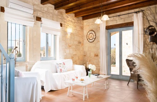 Rapaniana House | 226 m² House ∙ 3 bedrooms ∙ 6 guests
