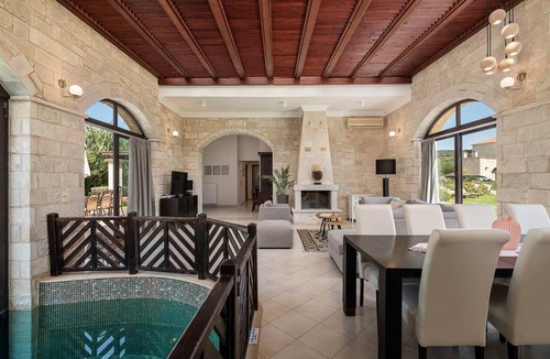 Platanias Town House | 230 m² Farmhouse ∙ 4 bedrooms ∙ 10 guests
