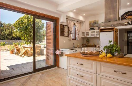 Kallithea House | 230 m² House ∙ 5 bedrooms ∙ 11 guests