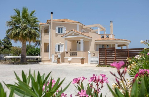 Agrilia Villa | 230 m² Villa ∙ 4 bedrooms ∙ 10 guests