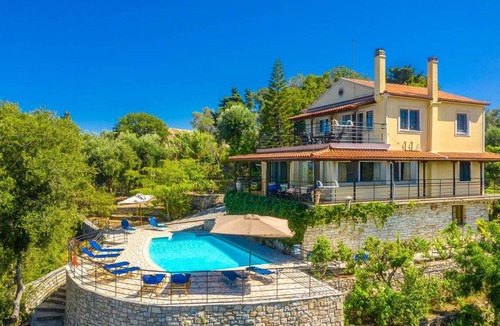 Lakka Villa | 240 m² Villa ∙ 5 bedrooms ∙ 10 guests
