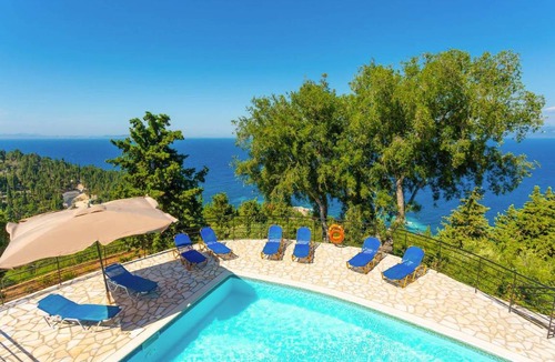 Lakka Villa | 240 m² Villa ∙ 5 bedrooms ∙ 10 guests