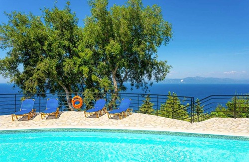 Lakka Villa | 240 m² Villa ∙ 5 bedrooms ∙ 10 guests
