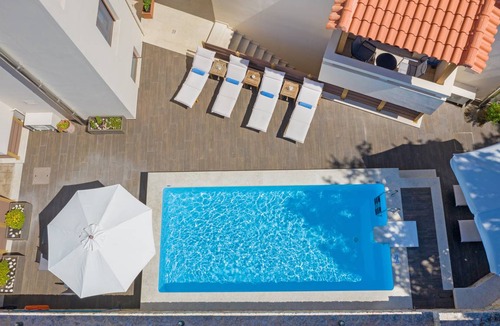 Atsipópoulon Villa | 240 m² Villa ∙ 5 bedrooms ∙ 8 guests