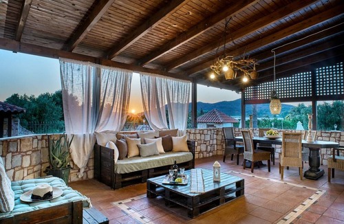 Oasis Villa | 240 m² Villa ∙ 5 bedrooms ∙ 9 guests