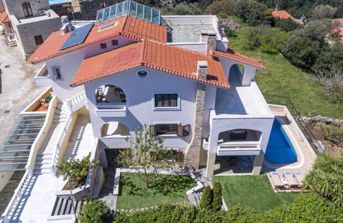 Margarites Villa | 240 m² Villa ∙ 6 bedrooms ∙ 11 guests