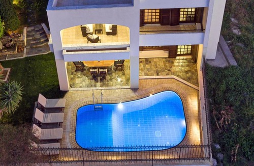 Margarites Villa | 240 m² Villa ∙ 6 bedrooms ∙ 11 guests