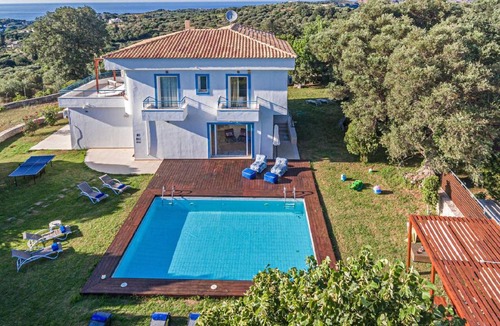 Episkopi House | 245 m² House ∙ 5 bedrooms ∙ 11 guests