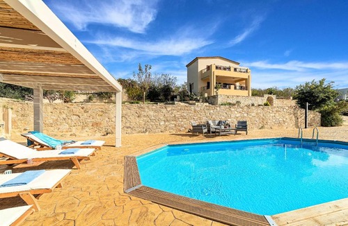 Episkopi Apartment | 250 m² Apartment ∙ 5 bedrooms ∙ 16 guests