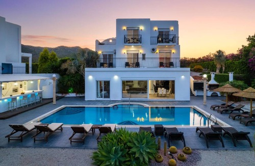 Gennadi House | 250 m² House ∙ 4 bedrooms ∙ 10 guests
