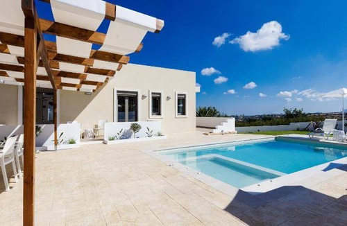 Pikris Villa | 250 m² Villa ∙ 3 bedrooms ∙ 7 guests