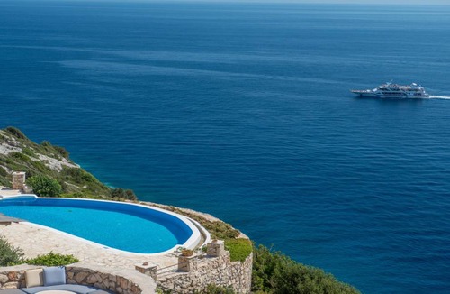 Korithi Villa | 250 m² Villa ∙ 4 bedrooms ∙ 8 guests