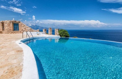 Korithi Villa | 250 m² Villa ∙ 4 bedrooms ∙ 8 guests