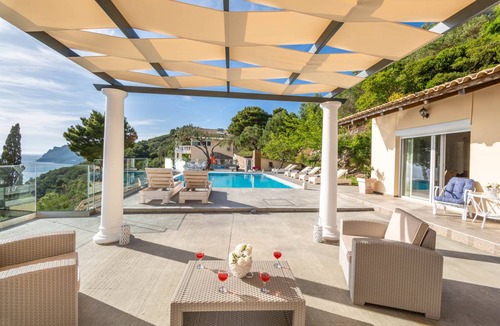 Sinarades Villa | 250 m² Villa ∙ 4 bedrooms ∙ 10 guests