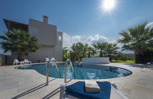 Zipari Villa | 250 m² Villa ∙ 5 bedrooms ∙ 12 guests