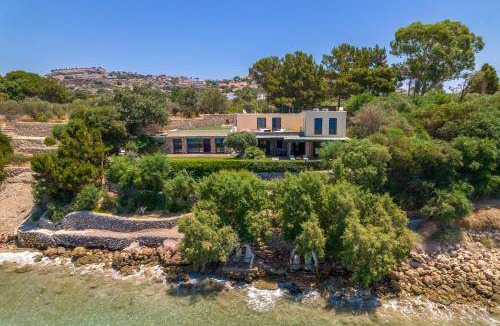 Pefkos Villa | 250 m² Villa ∙ 6 bedrooms ∙ 15 guests