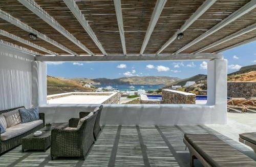 Panormos Villa | 250 m² Villa ∙ 8 guests