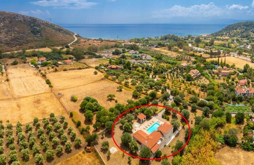 Kateleios Villa | 265 m² Villa ∙ 4 bedrooms ∙ 8 guests