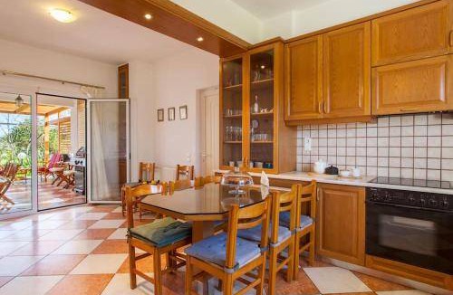 Skalani Resort | 270 m² Resort ∙ 6 bedrooms ∙ 12 guests