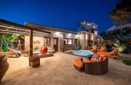 Koutsouras House | 270 m² House ∙ 7 bedrooms ∙ 18 guests