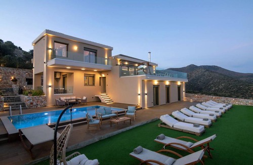 Agios Nikolaos House | 275 m² Farmhouse ∙ 5 bedrooms ∙ 10 guests