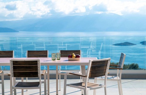 Agios Nikolaos House | 275 m² Farmhouse ∙ 5 bedrooms ∙ 10 guests