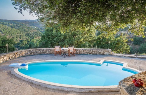 Monopari House | 280 m² House ∙ 3 bedrooms ∙ 7 guests