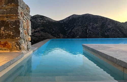 Vrachasi House | 280 m² House ∙ 5 bedrooms ∙ 10 guests