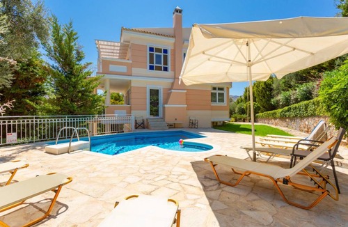 Agia Triada Villa | 280 m² Villa ∙ 5 bedrooms ∙ 10 guests