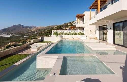 Limeniskos Villa | 280 m² Villa ∙ 7 bedrooms ∙ 16 guests