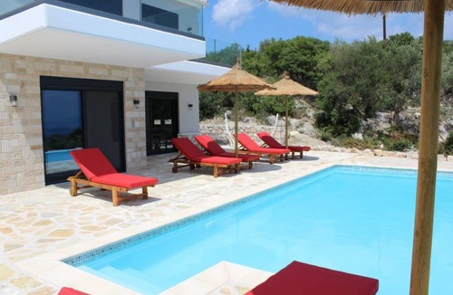 Nidri House | 290 m² House ∙ 3 bedrooms ∙ 9 guests