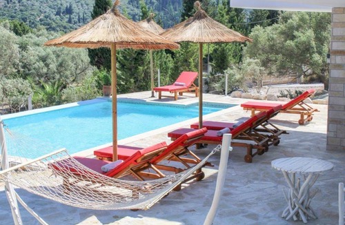 Nidri House | 290 m² House ∙ 3 bedrooms ∙ 9 guests