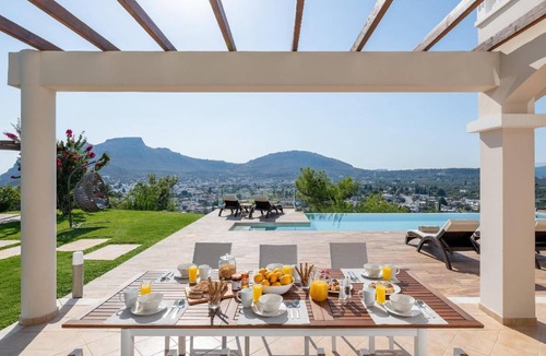 Archangelos House | 295 m² House ∙ 5 bedrooms ∙ 10 guests