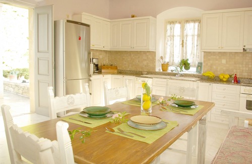 Vori Villa | 3 bedroom Villa with pool, veranda and private garden
