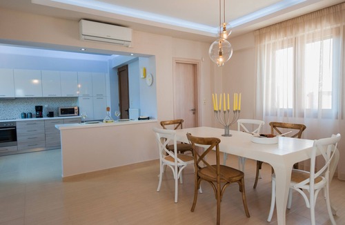 Adele Villa | 3-level Villa in close driving distance to beach