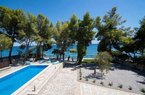 Agii Theodori Villa | 300 m² Villa ∙ 7 bedrooms ∙ 18 guests