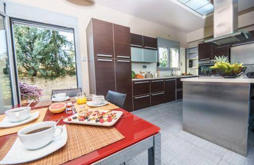 Mires Villa | 300 m² Villa ∙ 4 bedrooms ∙ 8 guests