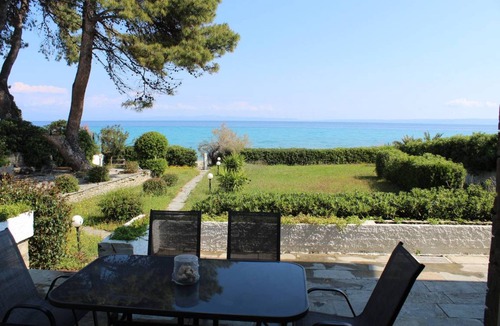 Kassandra Villa | 300 m² Villa ∙ 6 bedrooms ∙ 12 guests