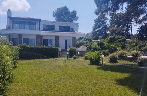 Kassandra Villa | 300 m² Villa ∙ 6 bedrooms ∙ 12 guests
