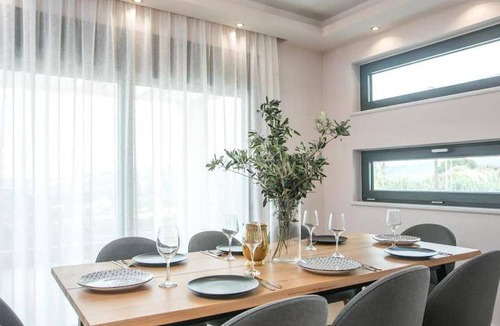 Faliraki Villa | 300 m² Villa ∙ 7 bedrooms ∙ 14 guests