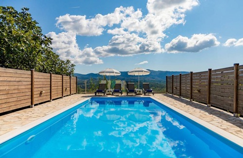 Esperion Villa | 320 m² Villa ∙ 5 bedrooms ∙ 9 guests
