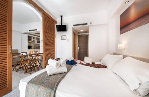 Rhodes Hotel | 33 m² Hotel ∙ 127 guests